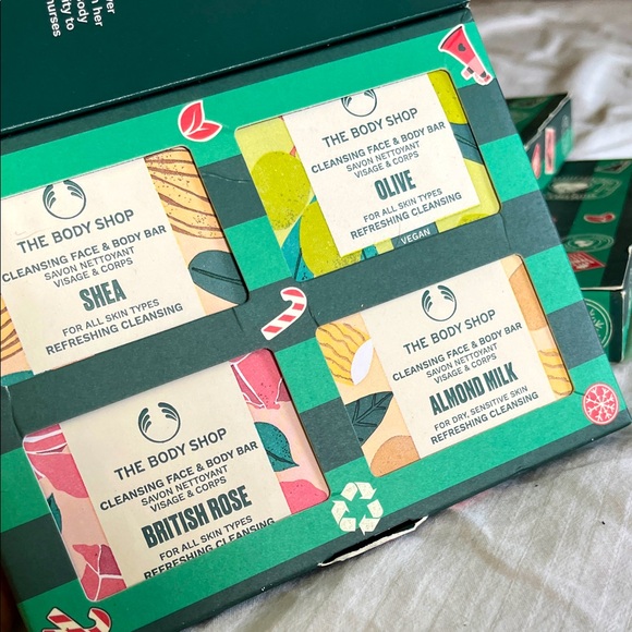 4Bar Set The Body Shop Soaps - Picture 1 of 6
